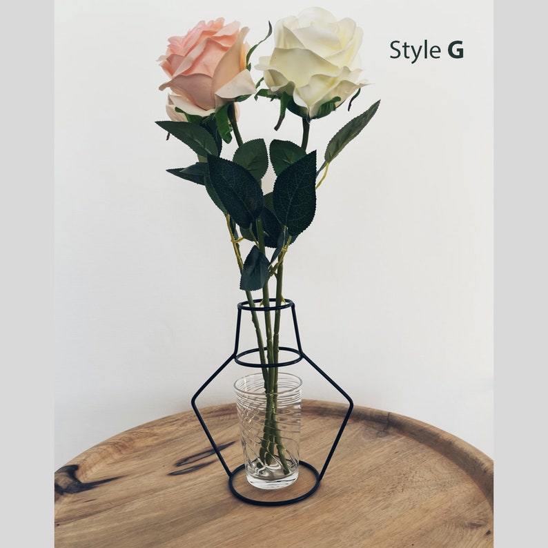 Retro Iron Line Flowers Vase Metal Plant Holder Modern Solid Decor Nordic Outline Silhouette Style Glass not included G