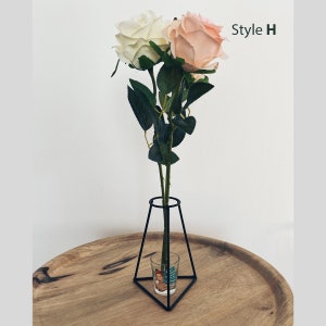 Retro Iron Line Flowers Vase Metal Plant Holder Modern Solid Decor Nordic Outline Silhouette Style Glass not included H