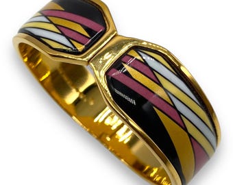 Michaela Frey Contessa Clasp-armband: 24 karat guldpläterad rosa geometrisk design, signerad.
