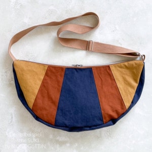 SUKI Bag Sewing Pattern, Sewing Half Moon Bag, 2 Sizes, Crossbody Bag Pattern image 3