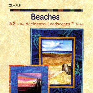 Könnte beinhalten: Ein Quiltmuster-Design mit dem Titel "Beaches" aus der Serie "Accidental Landscapes". Das Design zeigt zwei gerahmte Bilder von Strandszenen, eines mit einem Sonnenuntergang und das andere mit einem Strand und dem Meer.