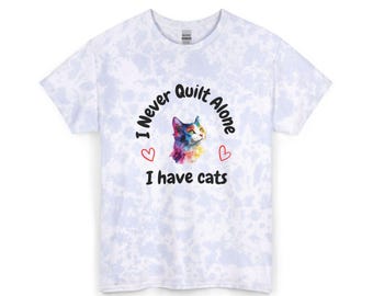 私は決して一人でキルトを作らない、猫がいるからTシャツ | タイダイ猫Tシャツ、水彩猫