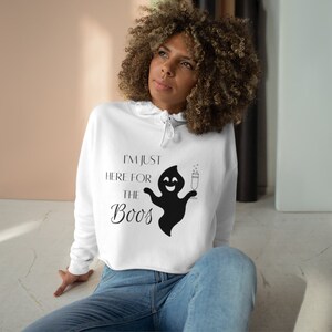 I&#39;m Just Here For The Boos Halloween Ghost Punny Crop Hoodie Sweatshirt