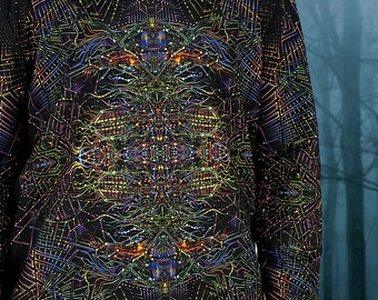 Op de afbeelding: Zwart shirt met lange mouwen met een levendig, geometrisch ontwerp in neonkleuren. Het ingewikkelde patroon bevat lijnen, stippen en vormen, waardoor een psychedelisch effect ontstaat. Het ontwerp van het shirt bedekt de rug en de mouwen en biedt een unieke en opvallende look.