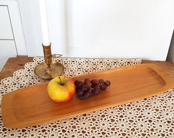 Plateau en bois long et étroit de Suède
