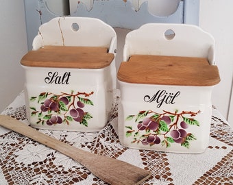Salz und Mehlbehälter aus Schweden mit Gebrauchsspuren