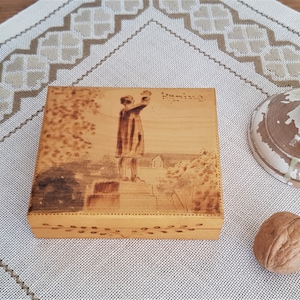Scatola di legno di Köping con pirografia, scatola di sigarette