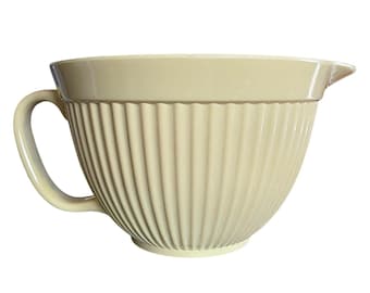 Norpro Grip-EZ 4 Quart Melamine Mixing Bowl with Handle and Spout Cream Yellow