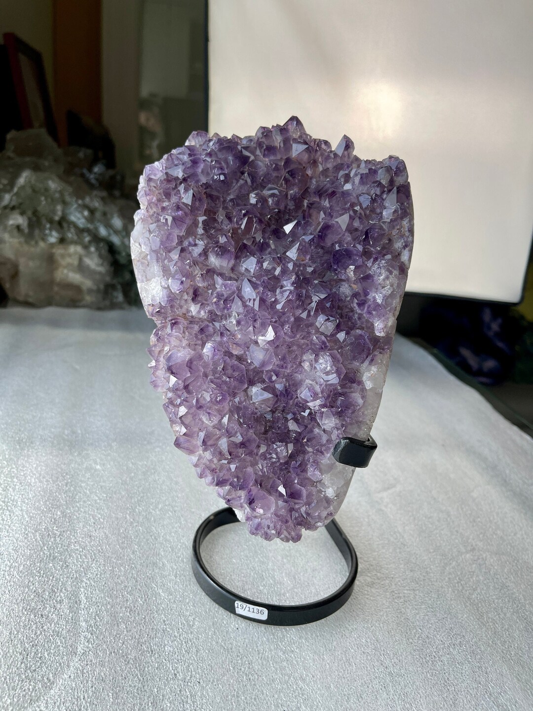 Hermosa geoda de amatista con soporte / decoración de geoda de amatista ...