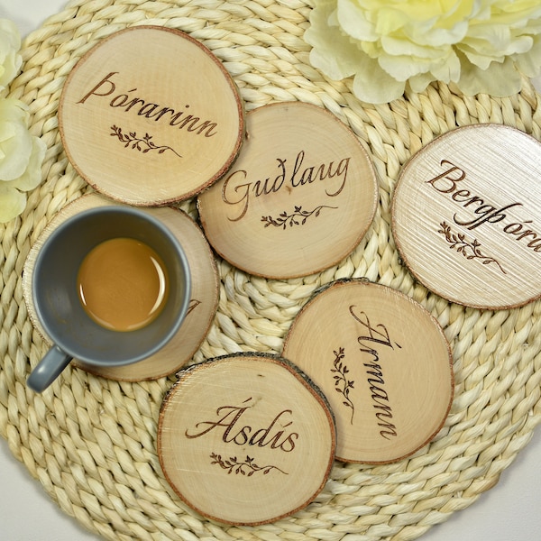 wooden place cards, custom family name engraved wood coaster, Untersetzer mit Name aus Holz, Baumscheibe als Platzkarte, Wooden Cup Coaster