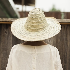 Moroccan Palm Leaf Garden Hat, Round Straw hat, Traditional straw hat, 100% Natural palm leaf , handmade in Morocco, beach hat, summer hat