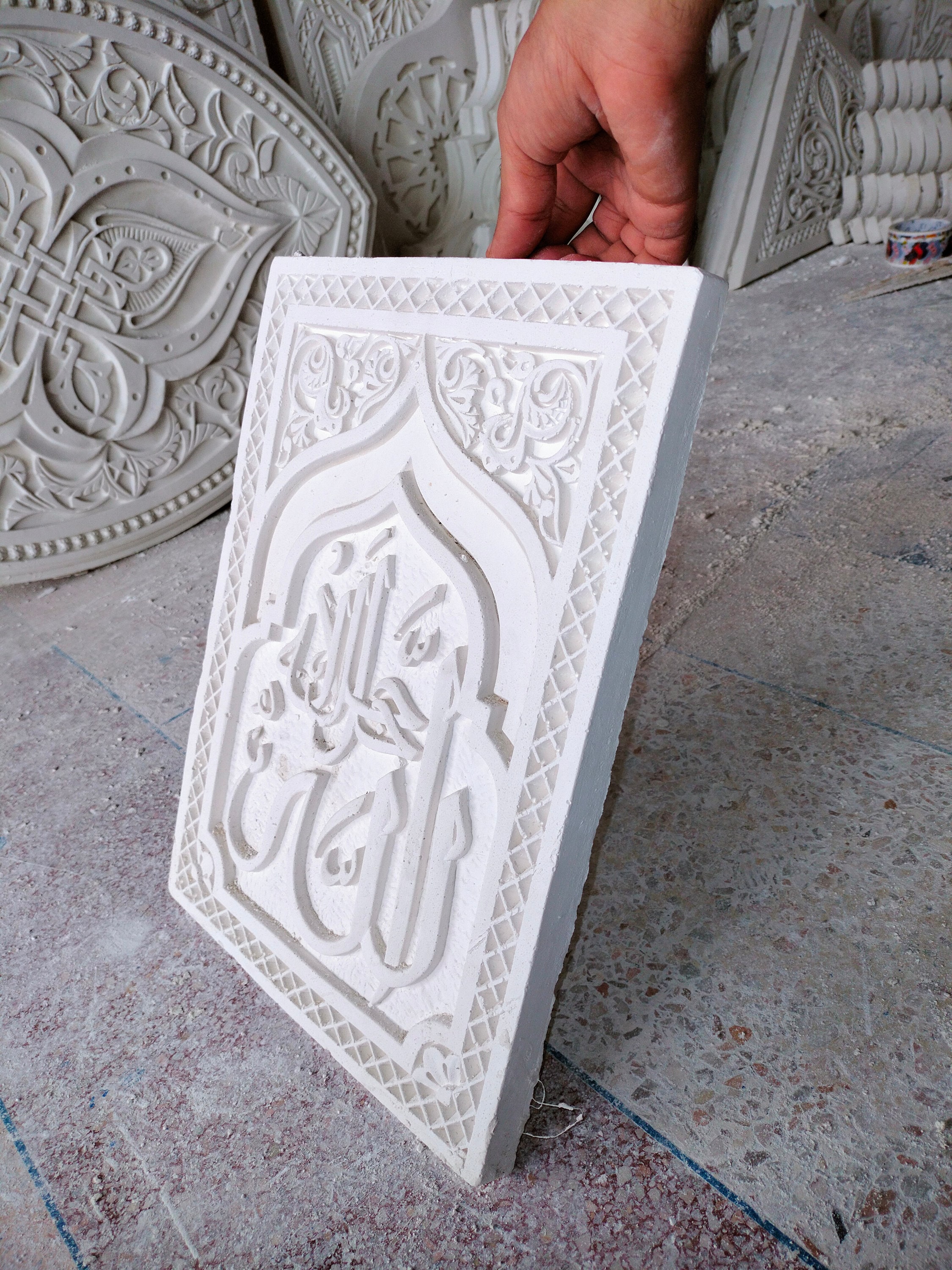 サウジアラビア　石膏彫刻伝統工芸　手彫額　幾何学模様　イスラムミフラーブアート イスラム幾何学模様は写経である｜ルイまる子 工芸品