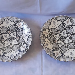 Set di 2 piatti rotondi dipinti a mano in ceramica marocchina, ceramica smaltata fatta a mano, ciotola, ciotole in ceramica fatta a mano, piatto in ceramica marocchina