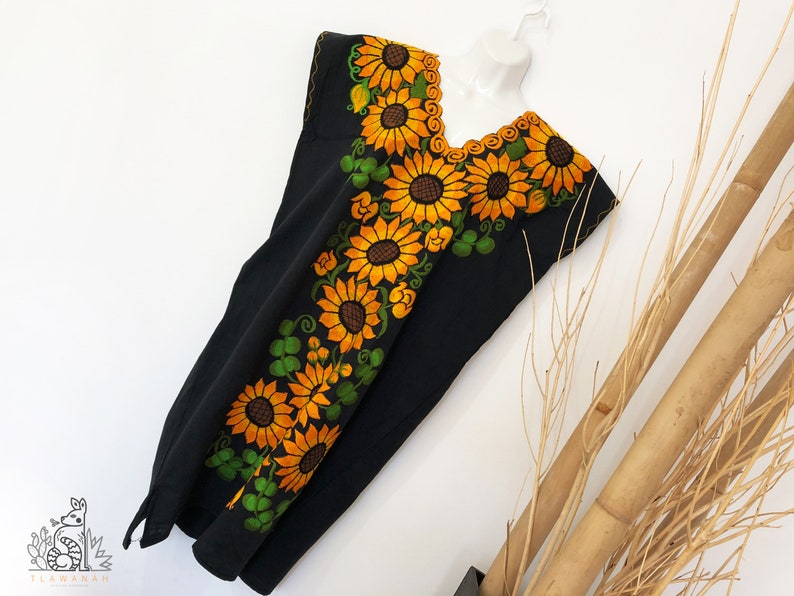 Chiapas dress. Flowers embroidered dress Mexican dress Mexican embroidered dress