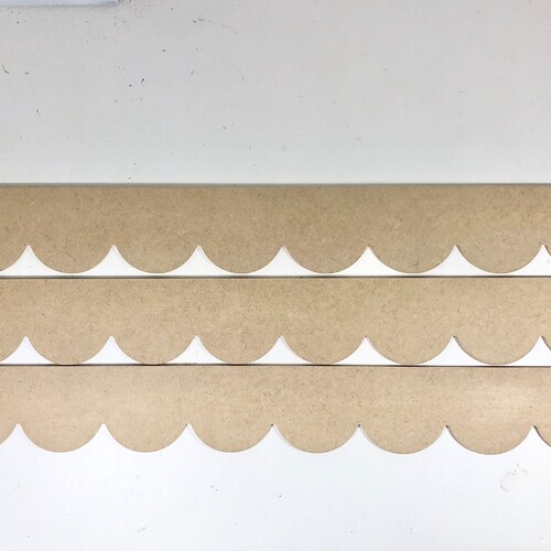 Boiseries festonnées en MDF : moulures couronnées de qualité peinture, 46 po. (paquet de 3)