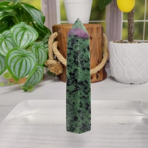 UV Reactive Ruby Zoisite Point - 002 - Healing Crystal, UV Reactive, Green, Hot Pink, Black, Sparkly, Gift Idea, Ruby Zoisite Stone Point