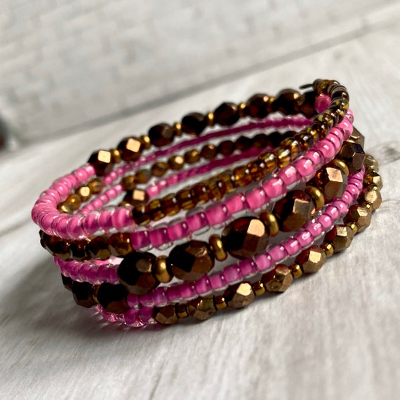 Pastel pink and blue bracelet/multiple wrap bracelet / memory wire bra —  San José Made