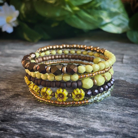 6 Multi-Wrap Memory Wire Bracelet Ideas – Video Tutorial -