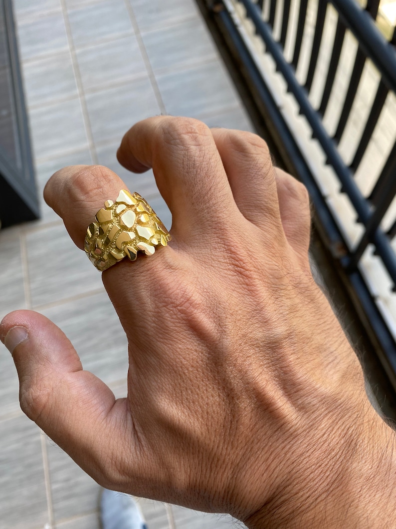 18k Mens Heavy Gold Nugget Ring. Weighs 39.24 grams. Stamped Etsy