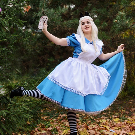 cosplay alice in wonderland