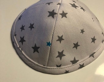 Kippa White in cotton, small gray and blue stars, pretty border
