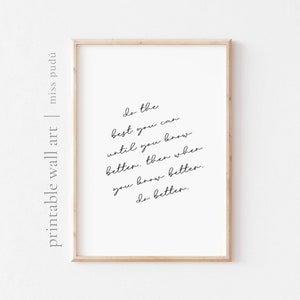 Puede incluir: Una impresión de arte de pared imprimible con fondo blanco y texto negro que dice "Haz lo mejor que puedas hasta que sepas mejor. Luego, cuando sepas mejor, hazlo mejor."