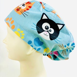 Casquette de gommage pour femmes Cartoon Cats | Bonnet chirurgical Euro pour femme | Infirmière | Vétérinaire | queue de cheval | Dentaire | Cadeau médical | Bascule réglable | Élastique