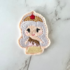 Conception de broderie numérique de fille de crème glacée