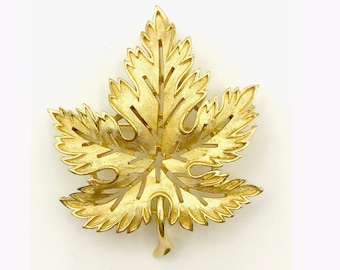 Openwork TRIFARI Crown Oak Leaf Pin Brooch 1950s - 1960s Classic Fall Jewelry