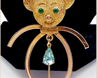 Adorable broche convertible de oso de peluche, década de 1970-1980, raro broche de metal dorado con ojos verdes colgando en forma de lágrima