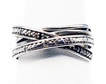 Anel trançado de prata esterlina com cinco diamantes eternos, marca desconhecida, triângulo e círculo.
