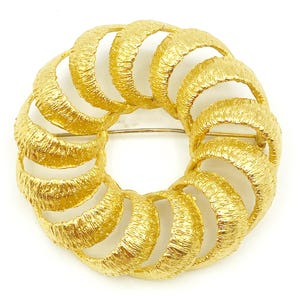 Elegant BSK Openwork Wreath Pin Brooch