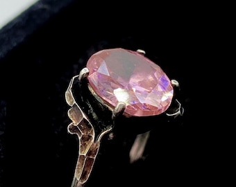 Anel com pedra rosa esterlina extravagante assinado tamanho 7,5