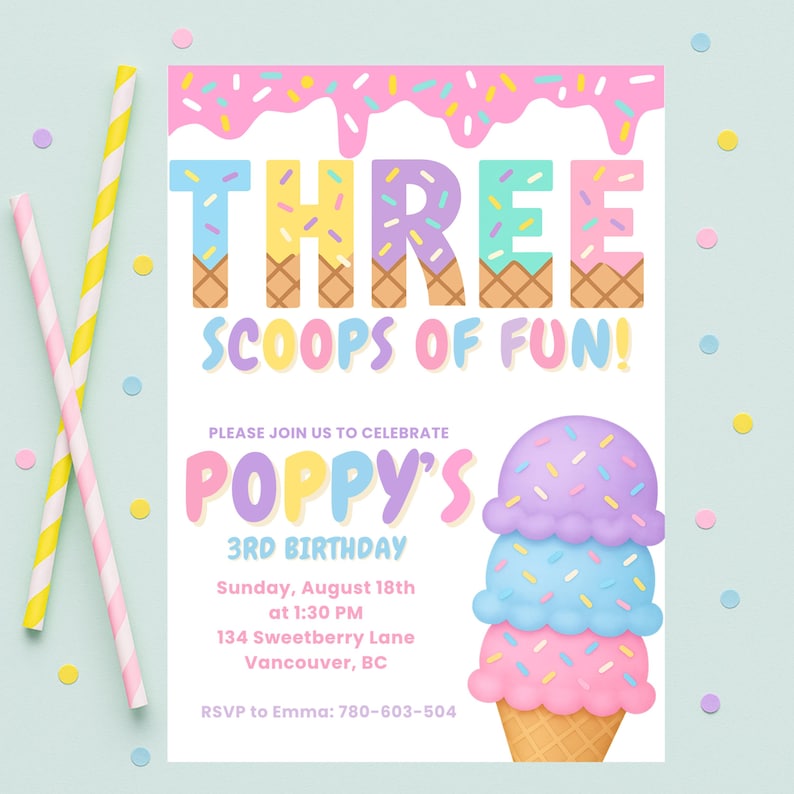 Puede incluir: Una invitaci&oacute;n de cumplea&ntilde;os en colores pastel con el texto "THREE SCOOPS OF FUN!" y "POPPY'S 3RD BIRTHDAY." El dise&ntilde;o incluye una ilustraci&oacute;n de cono de helado y chispas decorativas. Dos pajitas a rayas est&aacute;n a la izquierda.