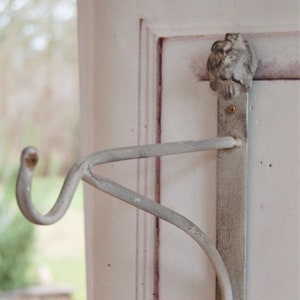 Beautiful country house wall hook 'lion' in shabby chic style