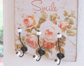 Wandgarderobe "Smile" im beigen Shabby Chic