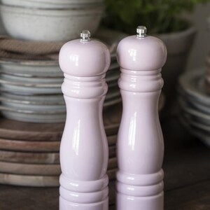 Fantastic salt and pepper mill Krydderi in country house style, pink