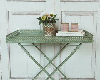 Zauberhafter Beistelltisch im Shabby Chic Stil mit vintage Patina