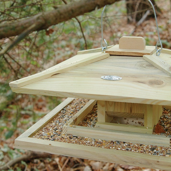 Vogelfutterhaus BENIKO aus Kiefernholz, Vogelhaus, Futterstelle Silo, 38,5 cm