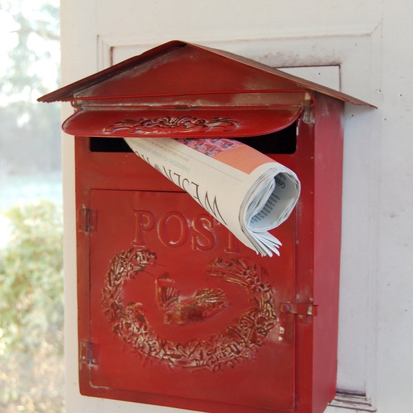 Briefkasten, Postkasten im Landhausstil, Karminrot