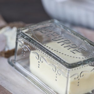Beautiful butter dish BEURRE made of glass in a country house style