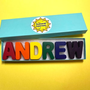 Nombre personalizado Crayones Juego de regalo- Crayón Nombre Conjunto - Nombre del alfabeto personalizado Crayones en una caja de regalo - Crayón Favor -Suministros de arte para niños