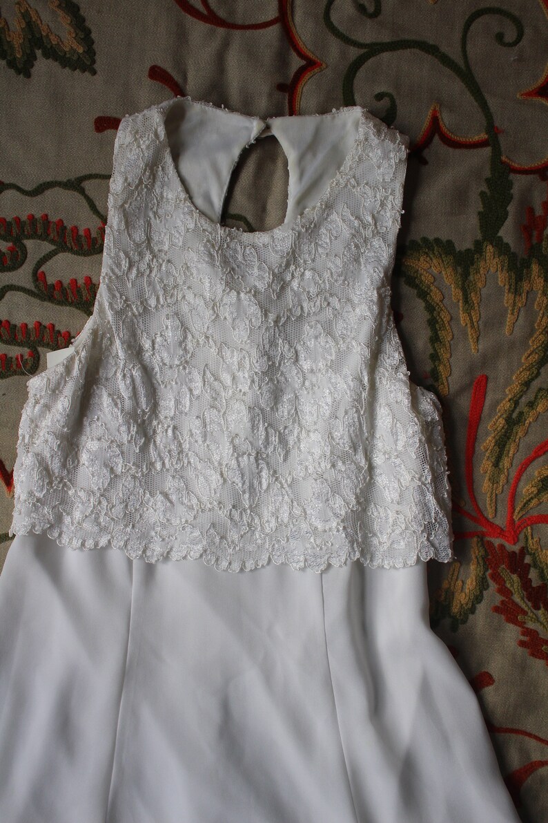 90s Steppin Out White Dress Keyhole Back Skater Skirt Style Lace Small Medium High Neck