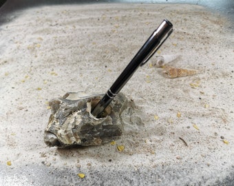 Chicken god, pen stand, pen holder, flint, lucky stone, protective stone, healing stone, protection stone, stone, from the beach on the island of Rügen