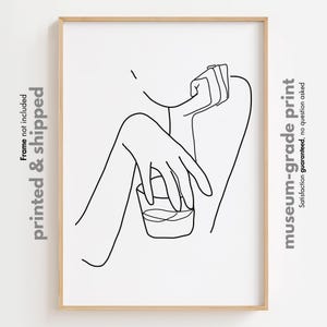 Whiskey Woman Line Art Print, Line Drawing Whiskey Glass, Minimal Bar Wall Art Print, Gift For Whiskey Lover, Woman Holding Glass of Whiskey