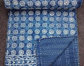 Colcha Kantha Índigo Estampada à Mão com Blocos de Madeira: Manta Reversível de Algodão para Cama