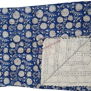 100% katoenen Kantha-dekbed: Omkeerbare sprei met blauwe bloemenprint