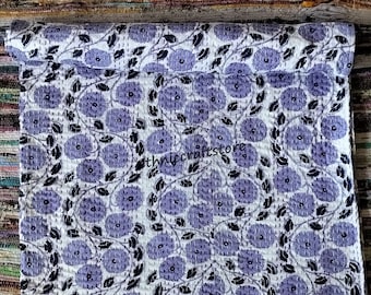 Edredón Kantha cosido a mano: Manta reversible de algodón con estampado floral estilo bohemio.