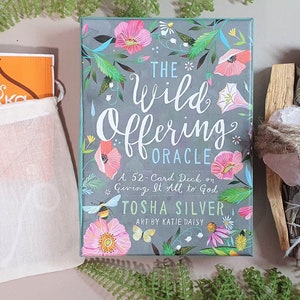 Oracle Card Deck Gift Box // The Wild Offering // Cuarzo Rosa // Salvia Blanca // Palo Santo // Caja de Regalo Espiritual