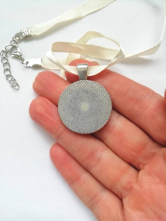 boho art unique gift idea for women 2-3 cm medailon with satin ribbon gift jewelry Hand painted metal pendant necklace